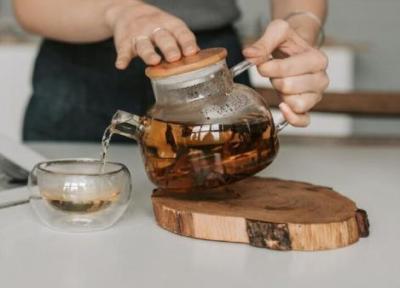 راهکاری برای دم کردن چای بدون لایه شناور براق روی سطح آن راهکاری برای دم کردن چای بدون لایه شناور براق روی سطح آن